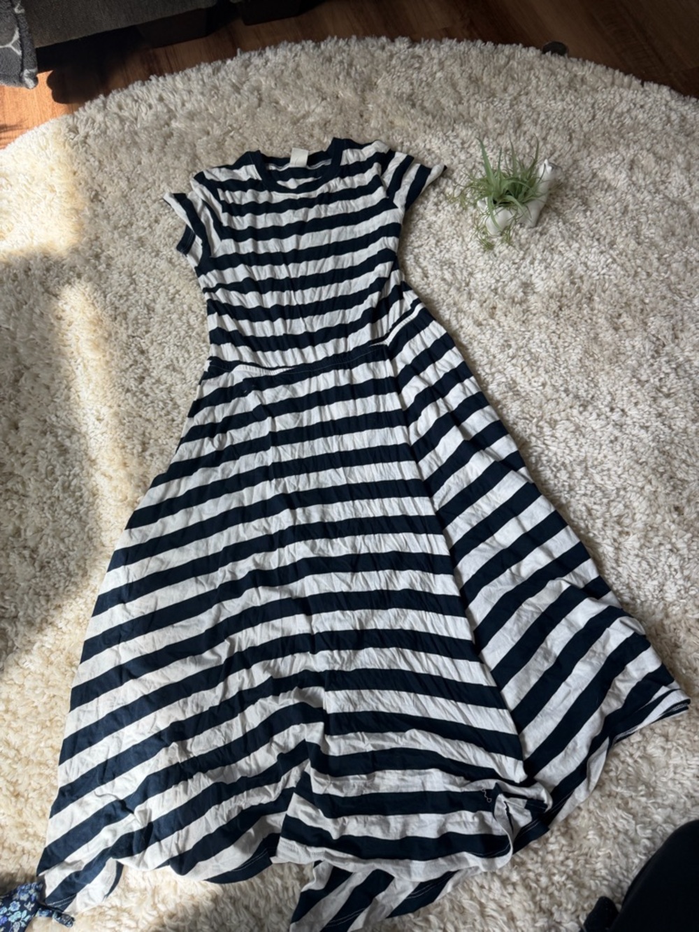 H&M Navy and White Striped Short-Sleeve super cute spring summer Maxi Dress - Picture 2 of 6